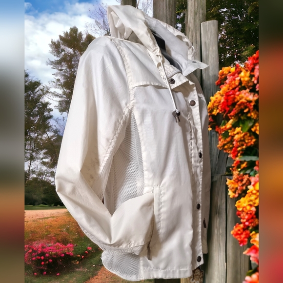 XNTRIK Lightweight Hooded Windbreaker Jacket - Picture 3 of 9